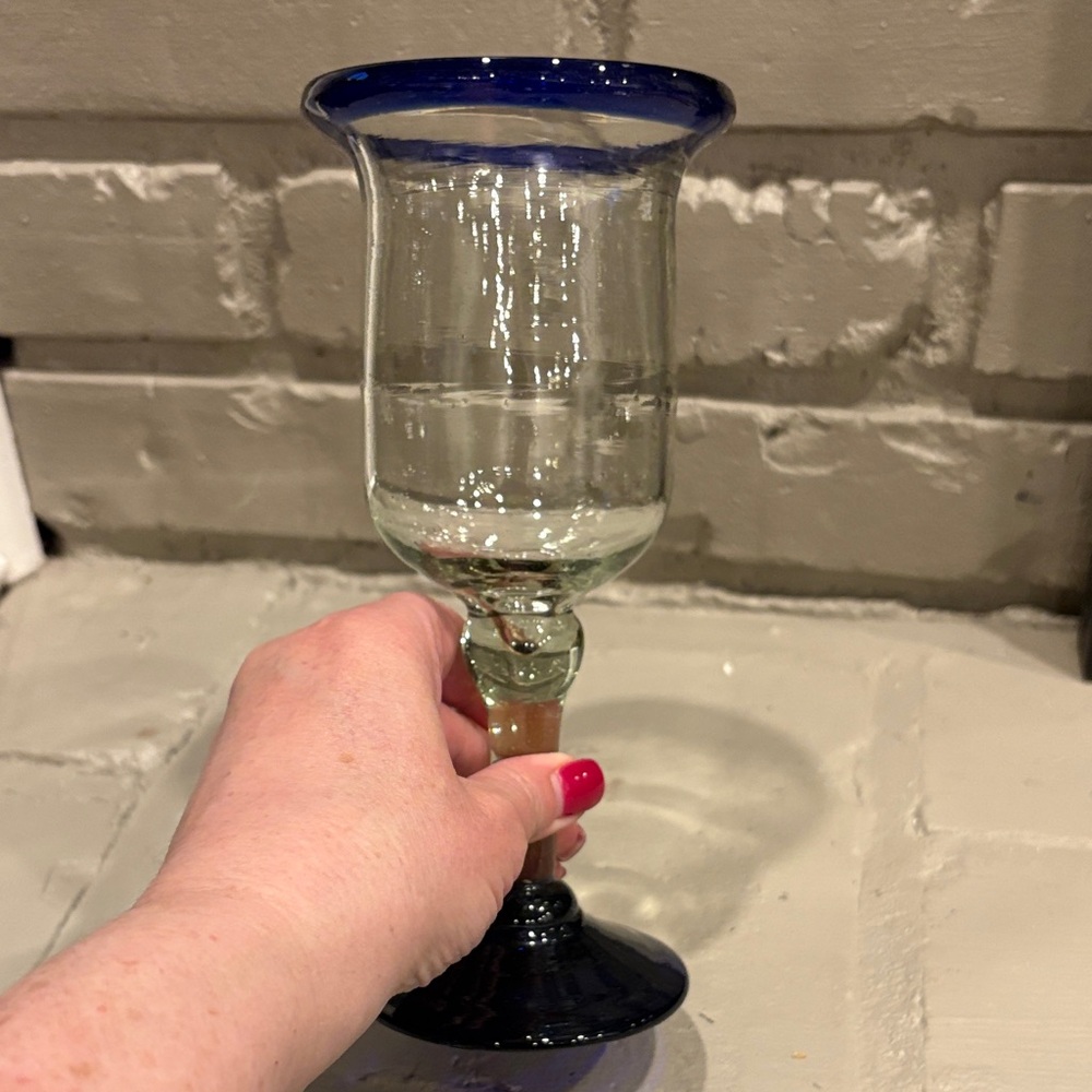 Set of 4 Hand Blown Blue Rimmed Wine/Water/Iced Tea Goblets Made in Mexico - Picture 4 of 7